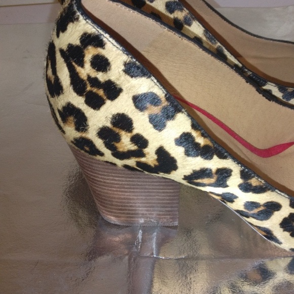 Leopard print 3 in horsehair material 7 1/2 in dress shoes - Picture 3 of 7